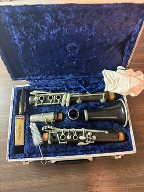 Vintage Clarinet C.G Conn with case and accessories WOODWIND ORCHESTRA